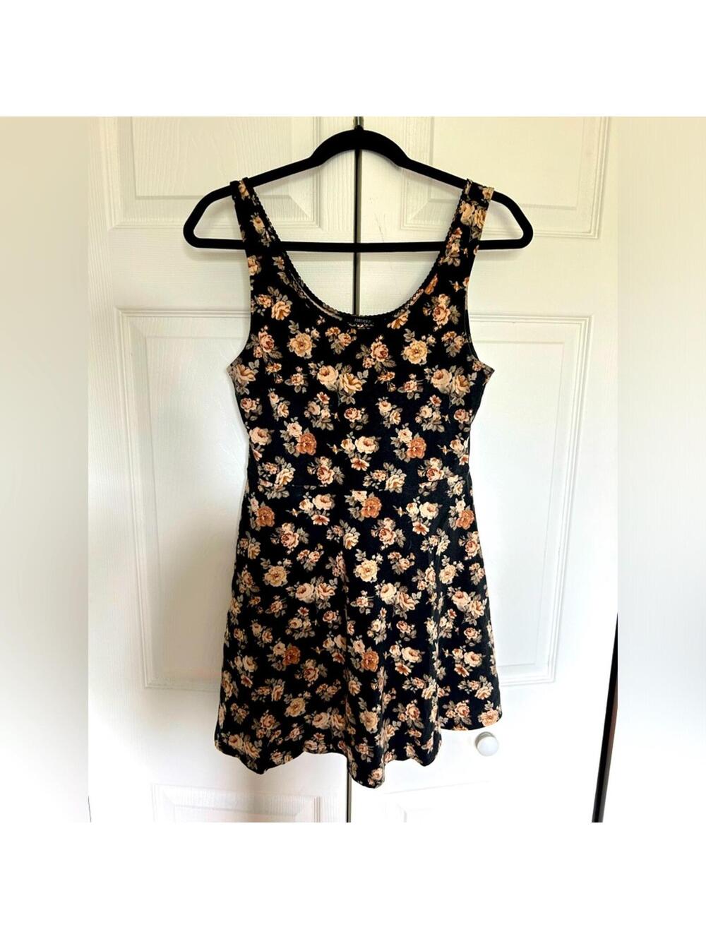 Women’s floral dress - EUC